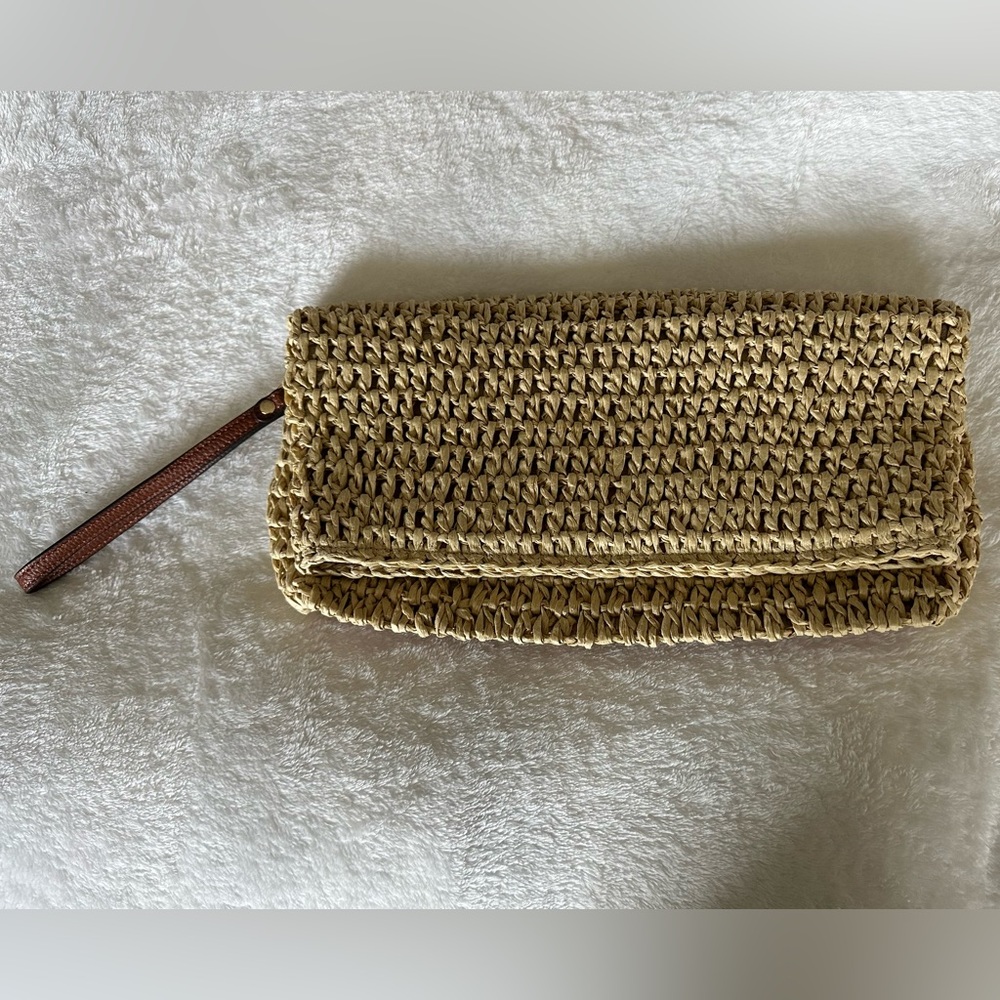 EUC Ann Taylor Oversized Straw Fold Over Clutch Cognac/Tan and Gold Hardware